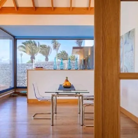 Villa: Beachside Retreat With Pool & Wi-fi Playa Blanca (Lanzarote)