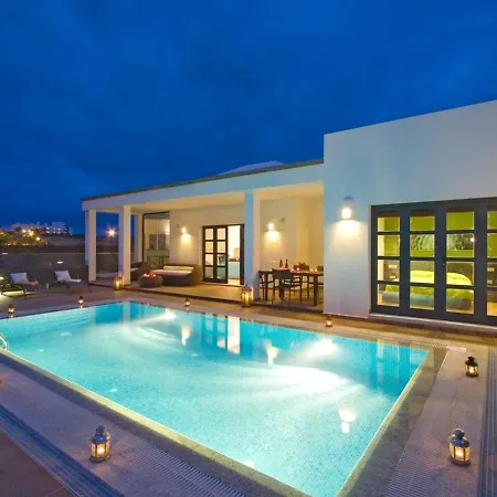 Villa: Beachside Retreat With Pool & Wi-fi * Playa Blanca (Lanzarote)