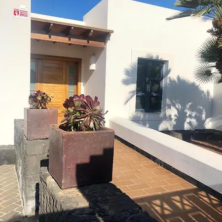 Villa: Beachside Retreat With Pool & Wi-fi Villa *