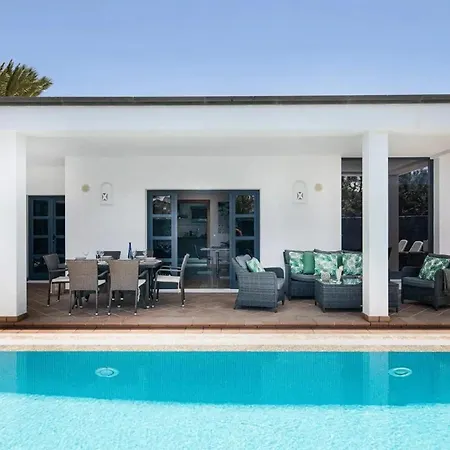 Villa Villa: Beachside Retreat With Pool & Wi-fi Playa Blanca (Lanzarote)