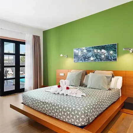 Villa: Beachside Retreat With Pool & Wi-fi Villa *