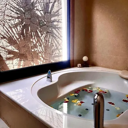 Villa: Beachside Retreat With Pool & Wi-fi Villa