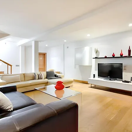Charming In With Private Pool Villa