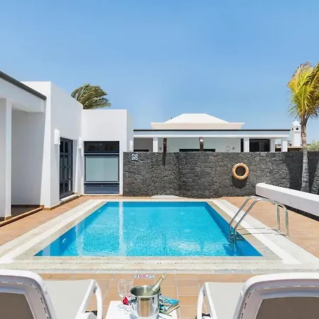 Charming In With Private Pool 빌라 *