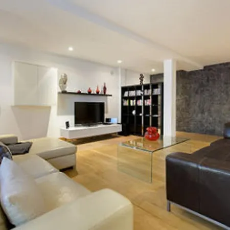 Villa: Beachside Retreat With Pool & Wi-fi