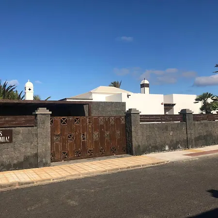 Villa: Beachside Retreat With Pool & Wi-fi * Playa Blanca (Lanzarote)