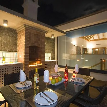 Villa Villa: Beachside Retreat With Pool & Wi-fi *