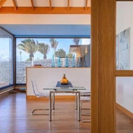 Villa Villa: Beachside Retreat With Pool & Wi-fi *