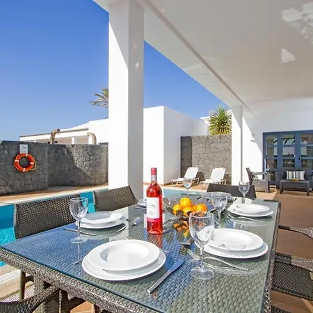 Villa: Beachside Retreat With Pool & Wi-fi