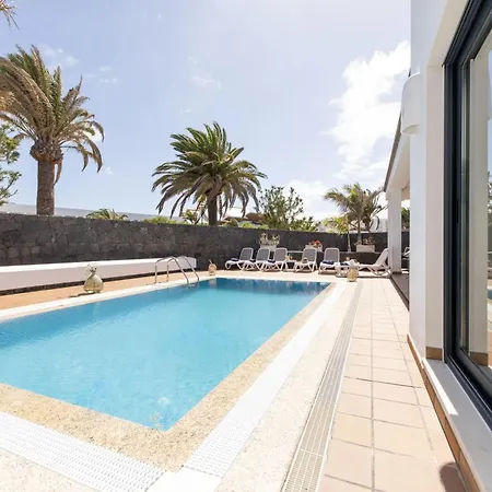 Villa: Beachside Retreat With Pool & Wi-fi Villa *