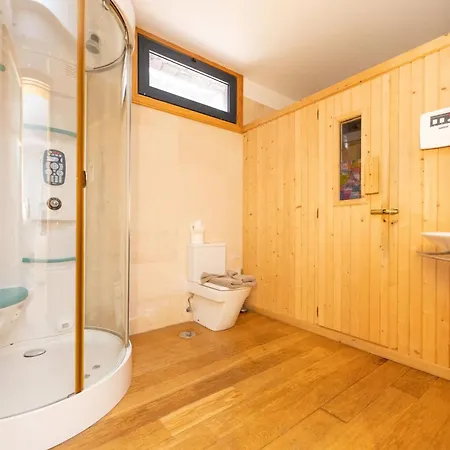 Villa: Beachside Retreat With Pool & Wi-fi *