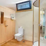 Charming In With Private Pool 빌라 *