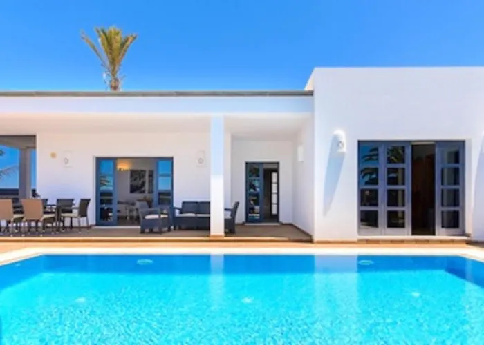 Willa Charming In With Private Pool Playa Blanca (Lanzarote)